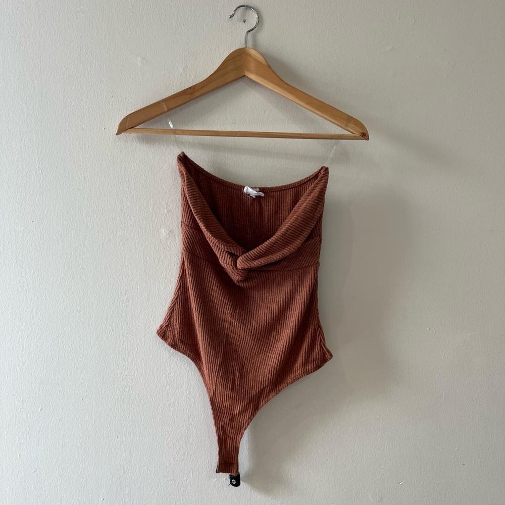 Rust Ribbed Strapless Top - Picture 3 of 4